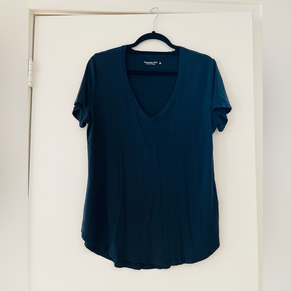 Abercrombie & Fitch Soft A & F Drapey Black Tee-shirt. Size Large.